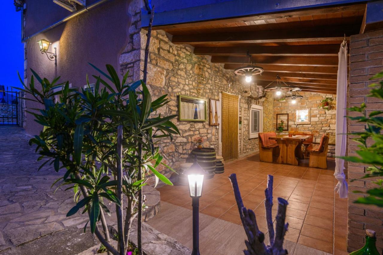 Rustic Istrian House Varesco Крница Екстер'єр фото