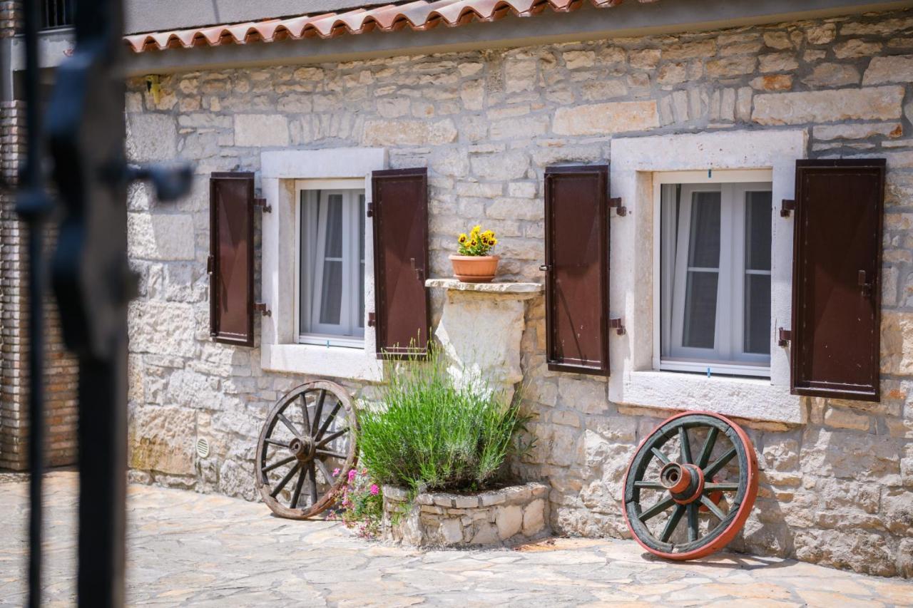 Rustic Istrian House Varesco Крница Екстер'єр фото
