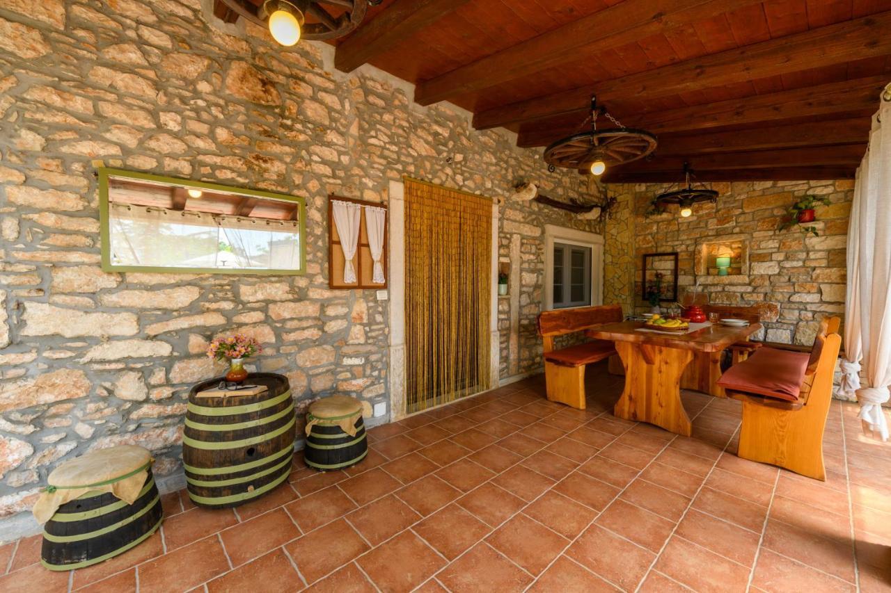 Rustic Istrian House Varesco Крница Екстер'єр фото