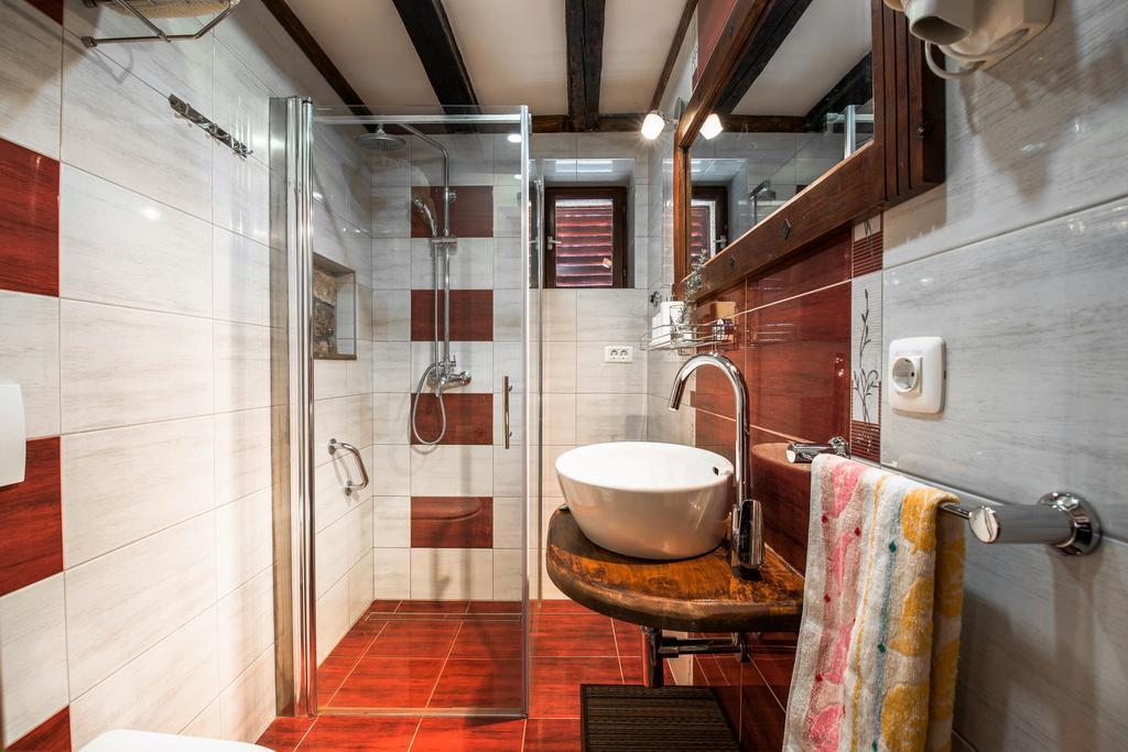 Rustic Istrian House Varesco Крница Екстер'єр фото