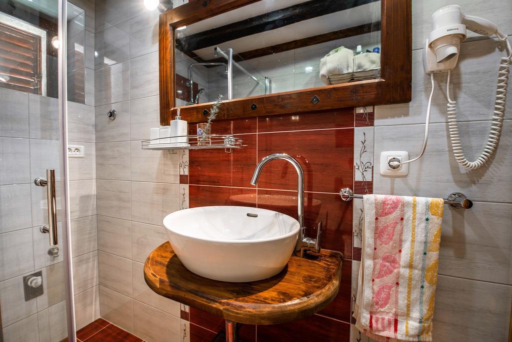 Rustic Istrian House Varesco Крница Екстер'єр фото