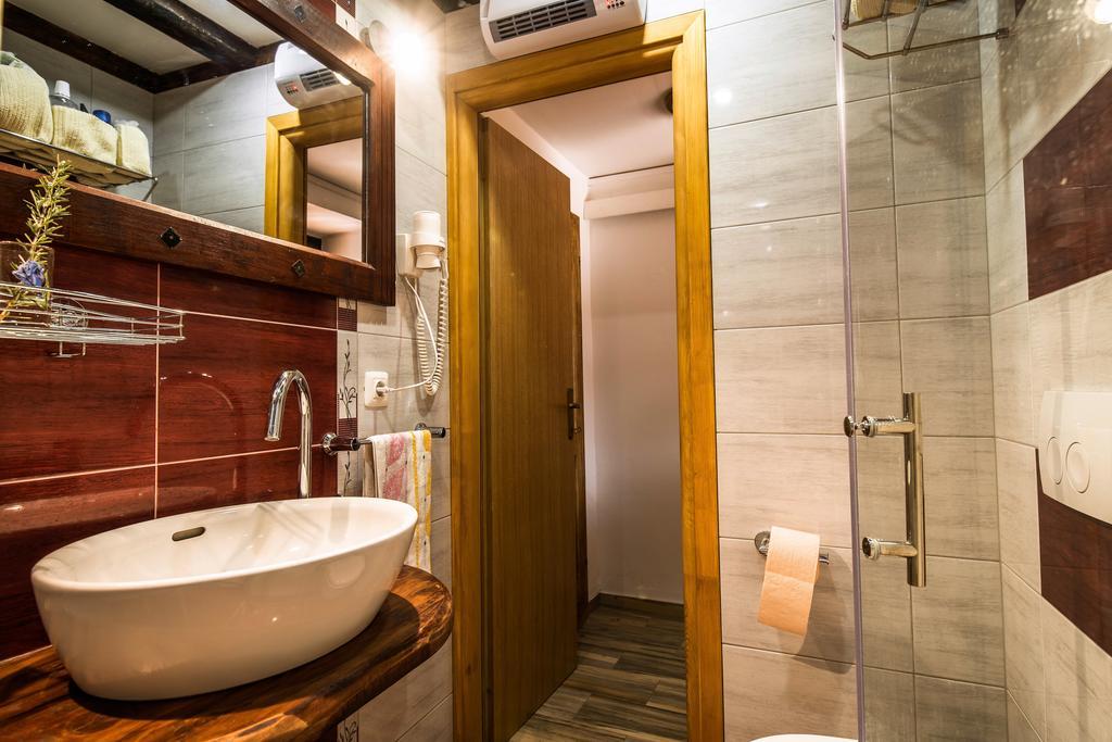 Rustic Istrian House Varesco Крница Екстер'єр фото