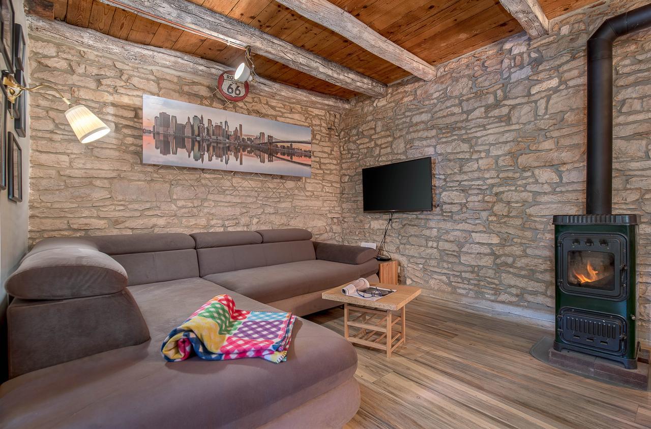 Rustic Istrian House Varesco Крница Екстер'єр фото