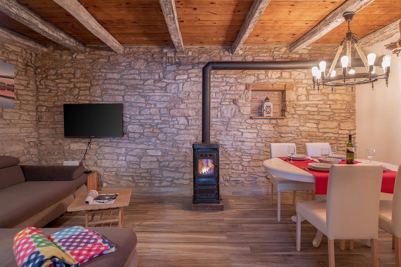 Rustic Istrian House Varesco Крница Екстер'єр фото