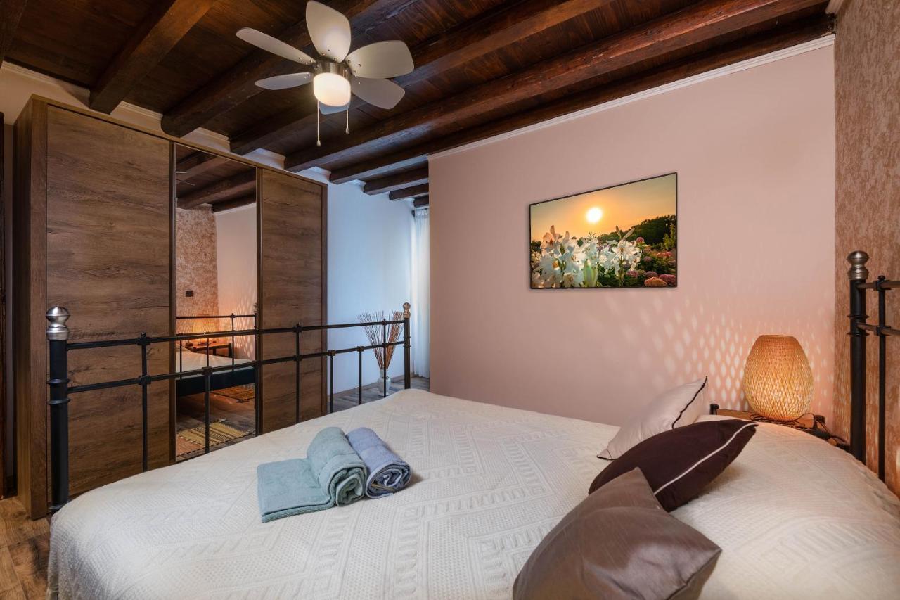 Rustic Istrian House Varesco Крница Екстер'єр фото